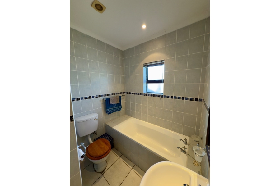 4 Bedroom Property for Sale in Kensington Western Cape